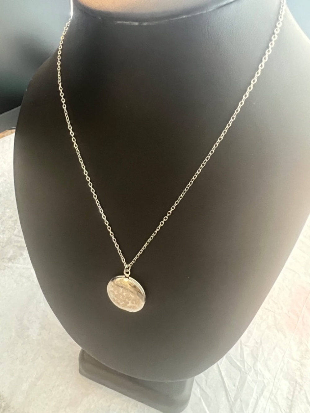 Sterling Silver Round Pendant Necklace - Silver NWT - Picture 4 of 7